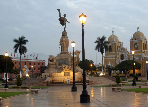 Plaza al Amanecer